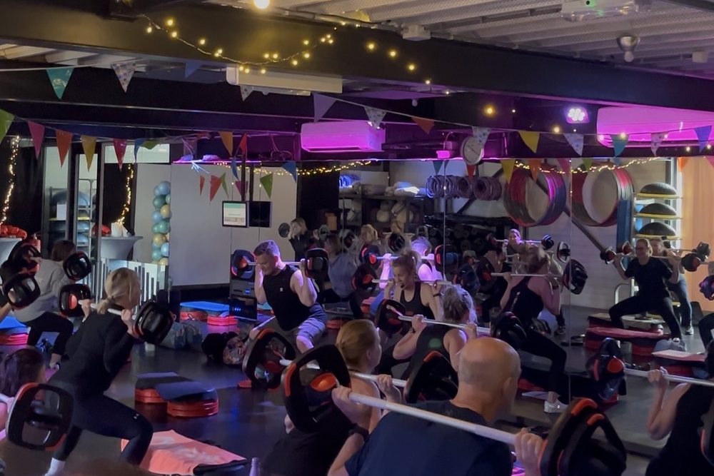 Energieke BodyPump-groepsles bij BeFit Bunde