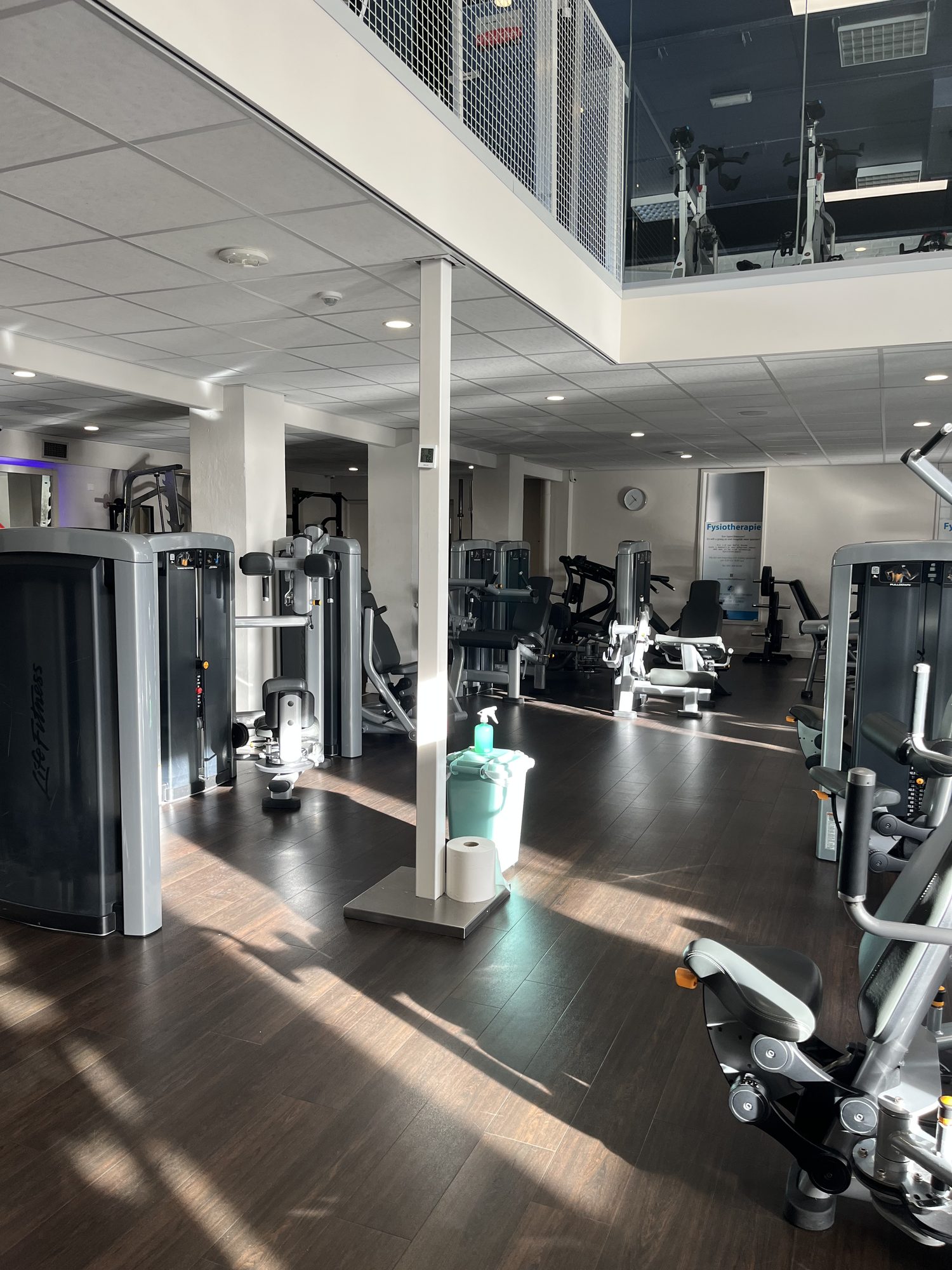 Trainen op de fitnessvloer van BeFit Bunde in Bunde